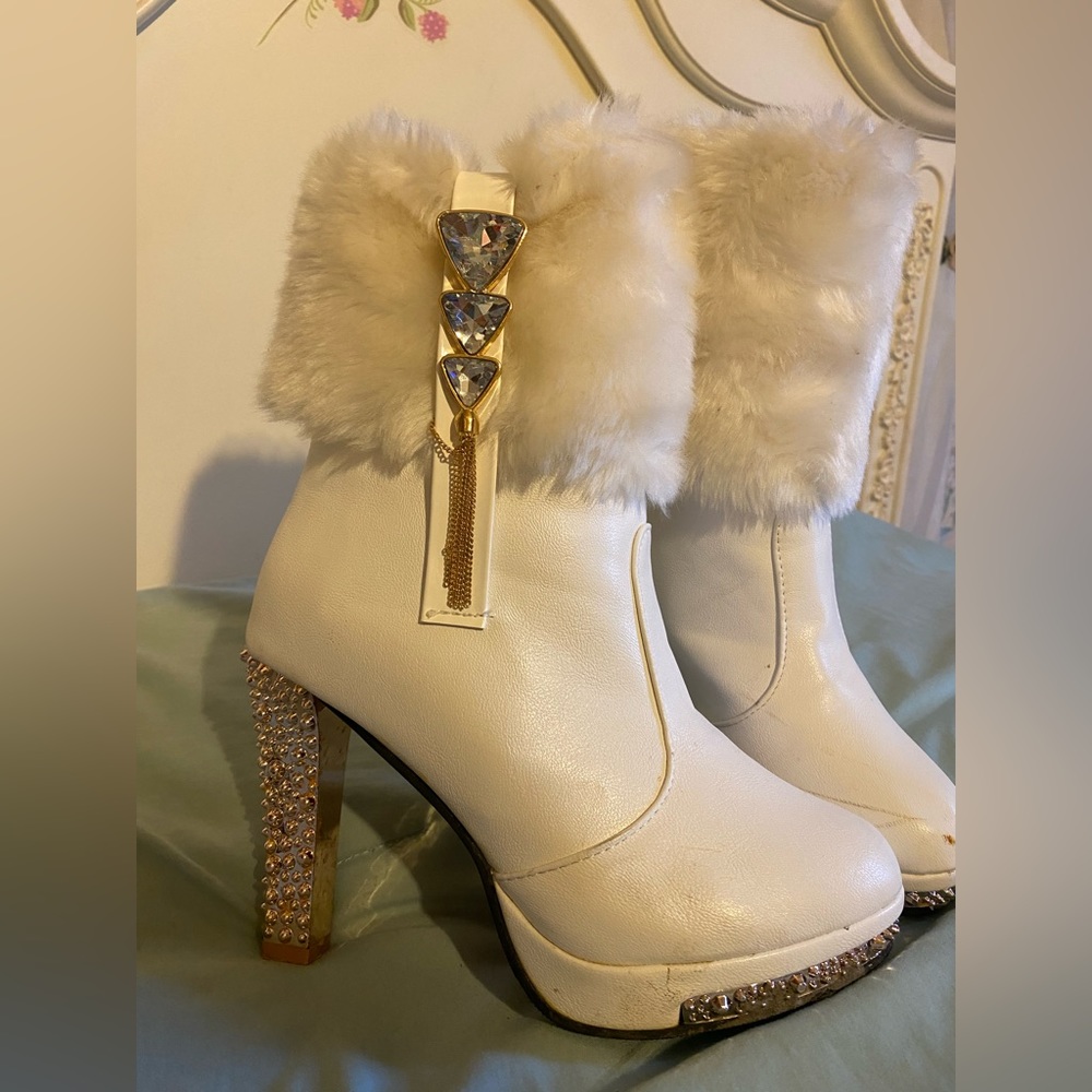 Women’s White faux fur cuffed booties red bottomed